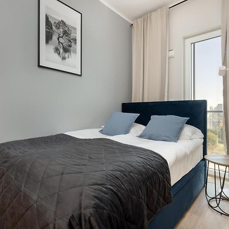 Business Center Apartments Warsaw Wola By Noclegi Renters Bagian luar foto