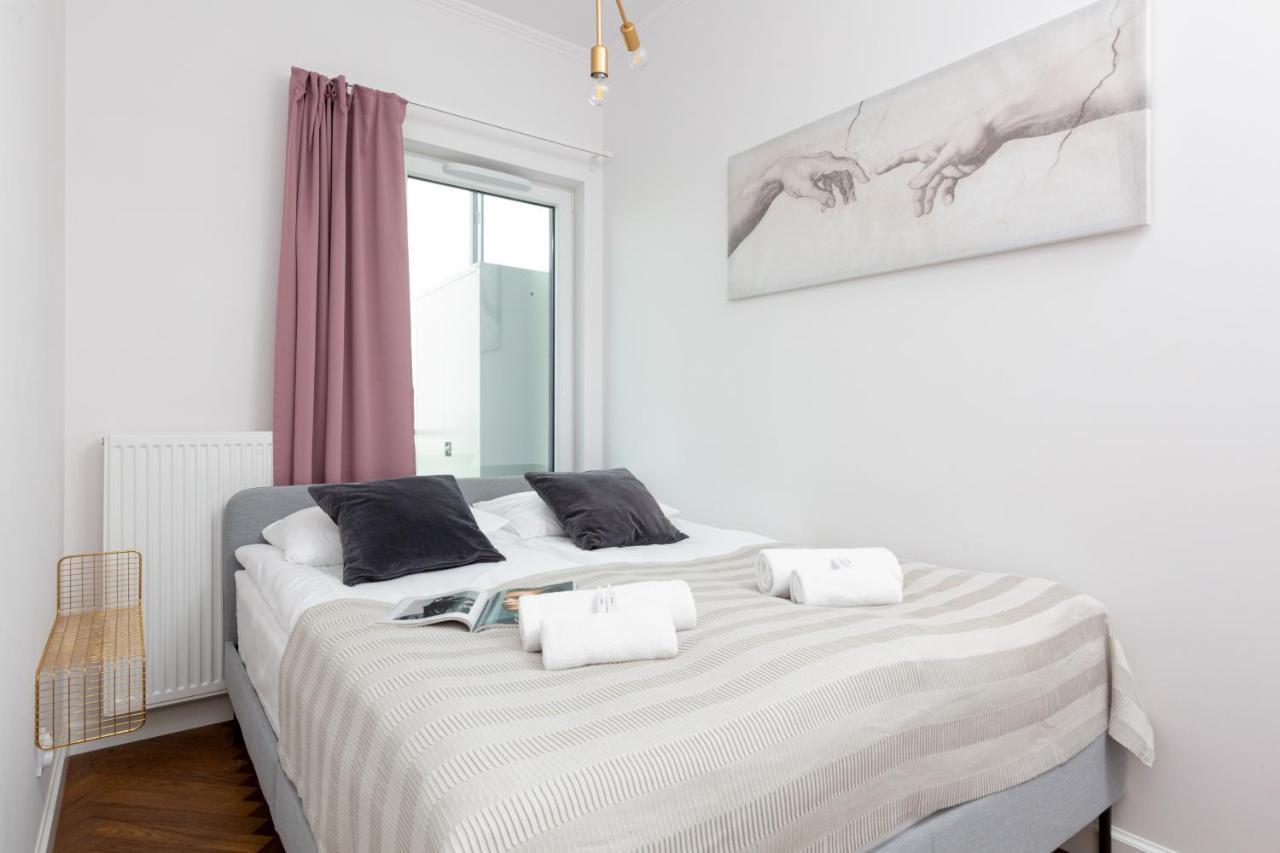 Business Center Apartments Warsaw Wola By Noclegi Renters Bagian luar foto