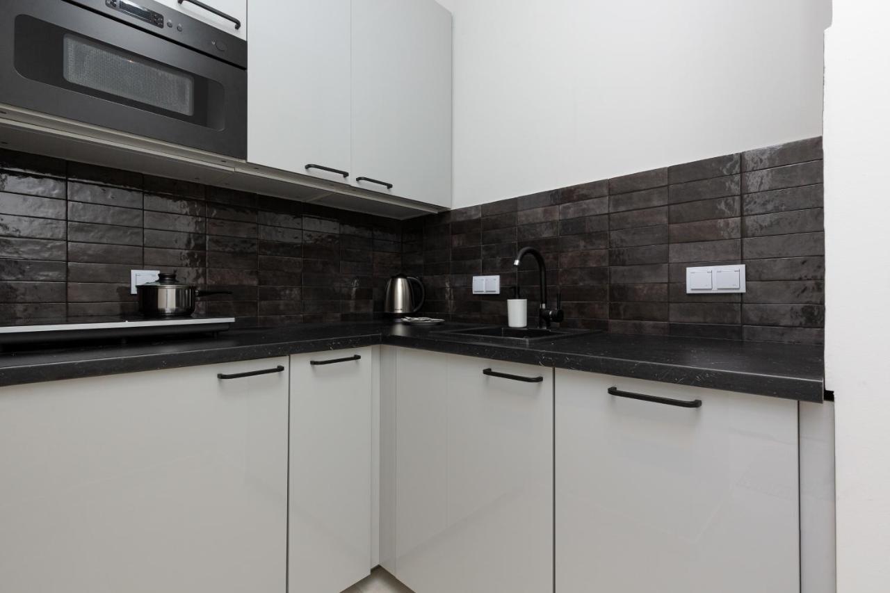 Business Center Apartments Warsaw Wola By Noclegi Renters Bagian luar foto