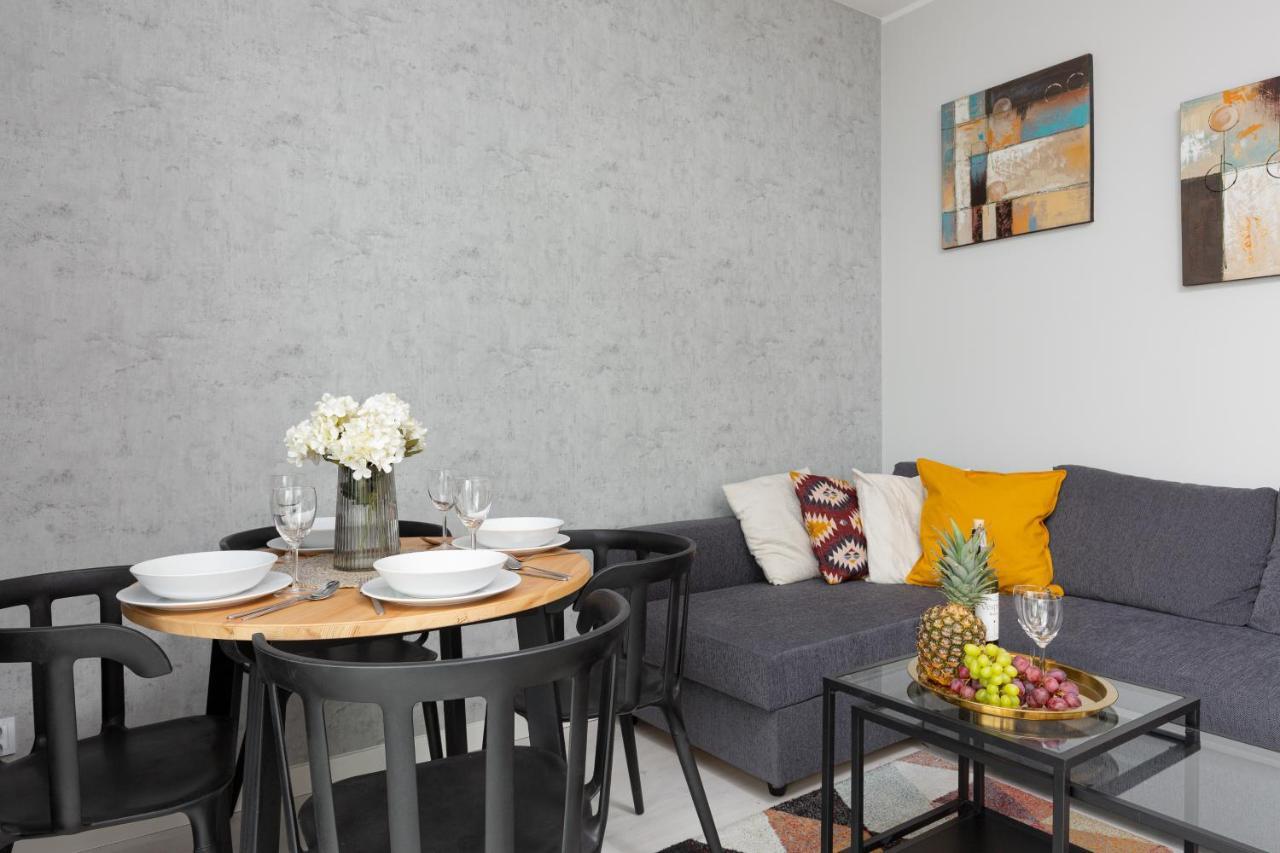 Business Center Apartments Warsaw Wola By Noclegi Renters Bagian luar foto