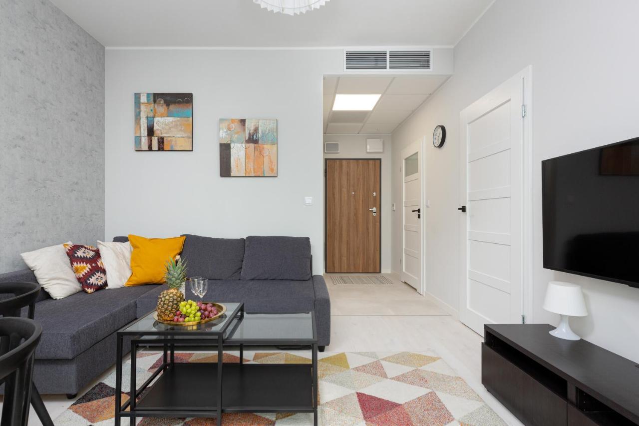 Business Center Apartments Warsaw Wola By Noclegi Renters Bagian luar foto