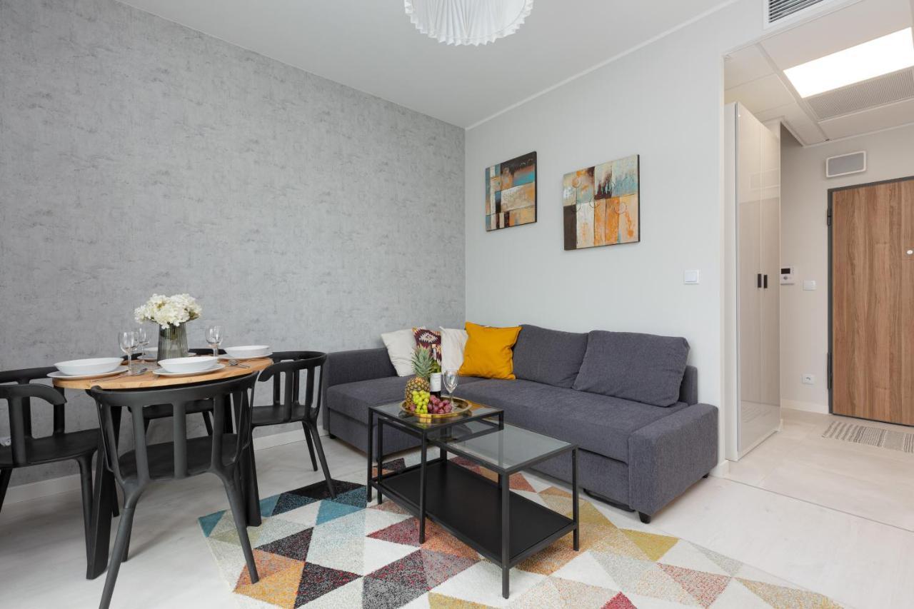 Business Center Apartments Warsaw Wola By Noclegi Renters Bagian luar foto