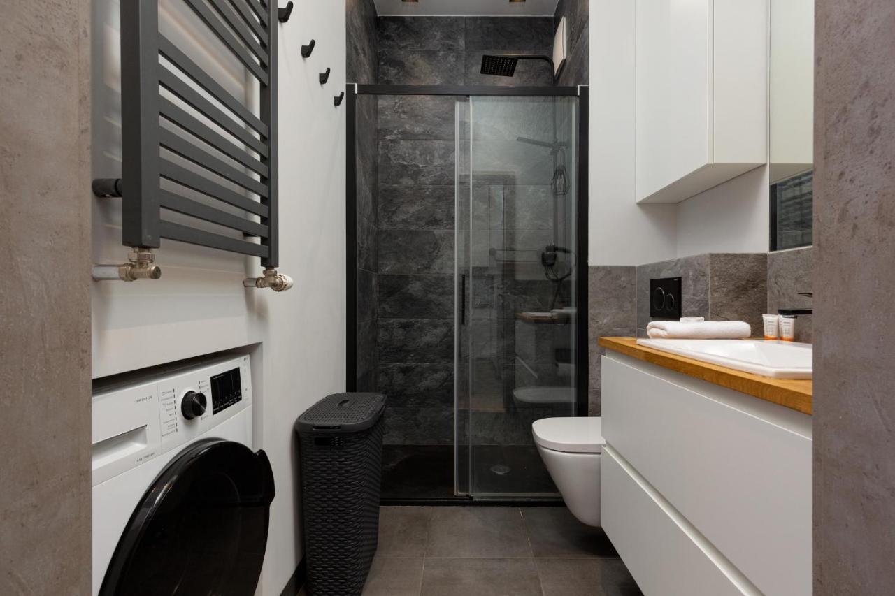 Business Center Apartments Warsaw Wola By Noclegi Renters Bagian luar foto