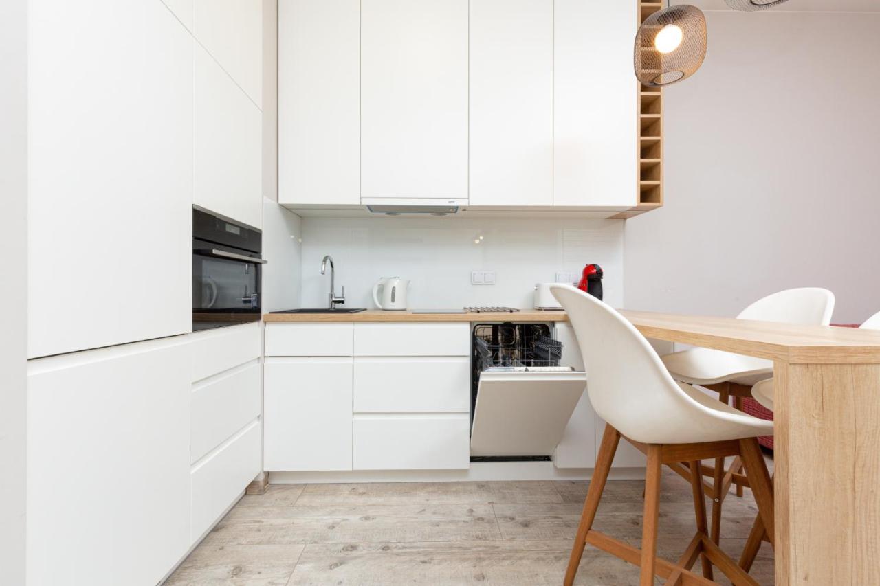 Business Center Apartments Warsaw Wola By Noclegi Renters Bagian luar foto