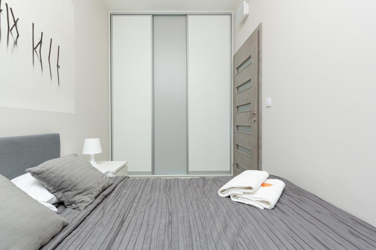 Business Center Apartments Warsaw Wola By Noclegi Renters Bagian luar foto