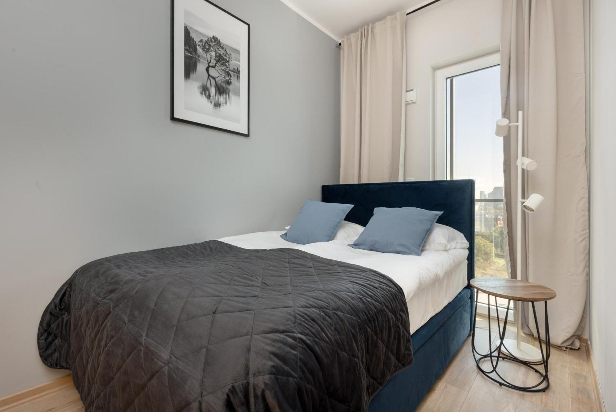 Business Center Apartments Warsaw Wola By Noclegi Renters Bagian luar foto