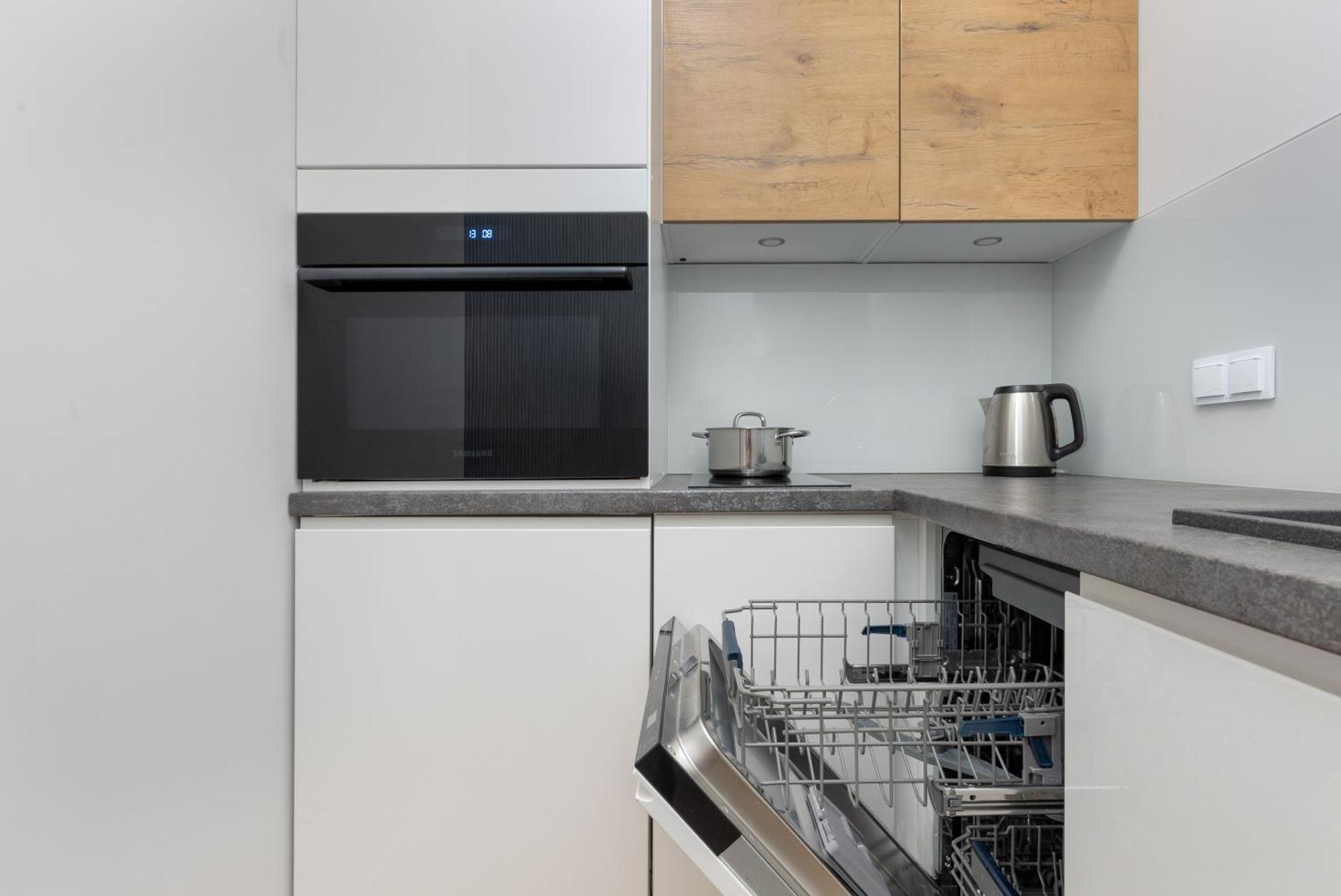 Business Center Apartments Warsaw Wola By Noclegi Renters Bagian luar foto